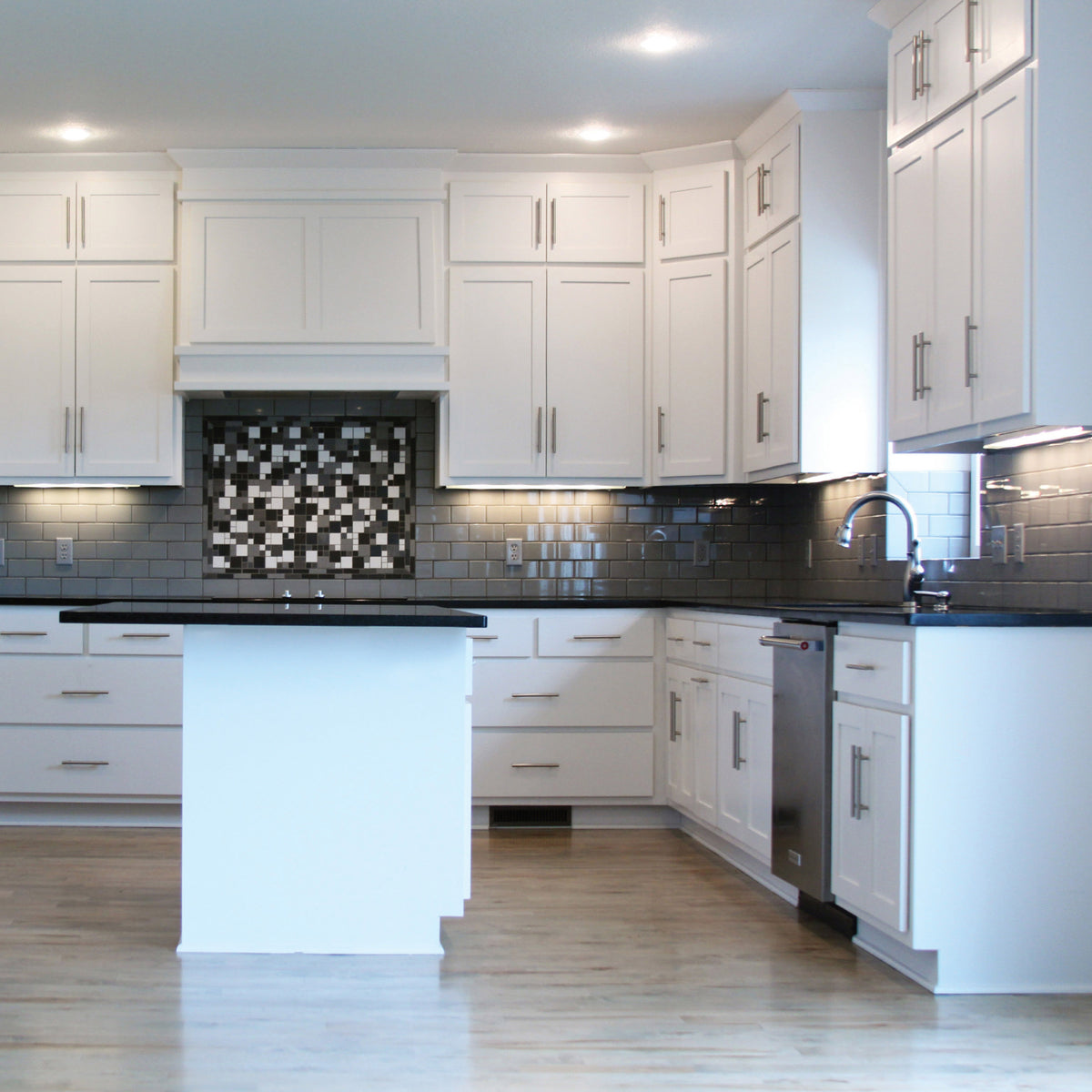20 Watt - 34 Inch LED White Under Cabinet Light - 3K/4K/5K CCT Selectable - White Finish