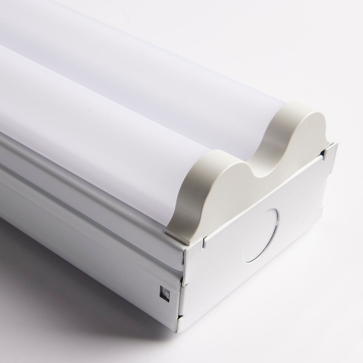 8 Foot - 78 Watt - LED Double Light Strip - 9000 Lumens - 4000K - 120-277 Volt - White Finish