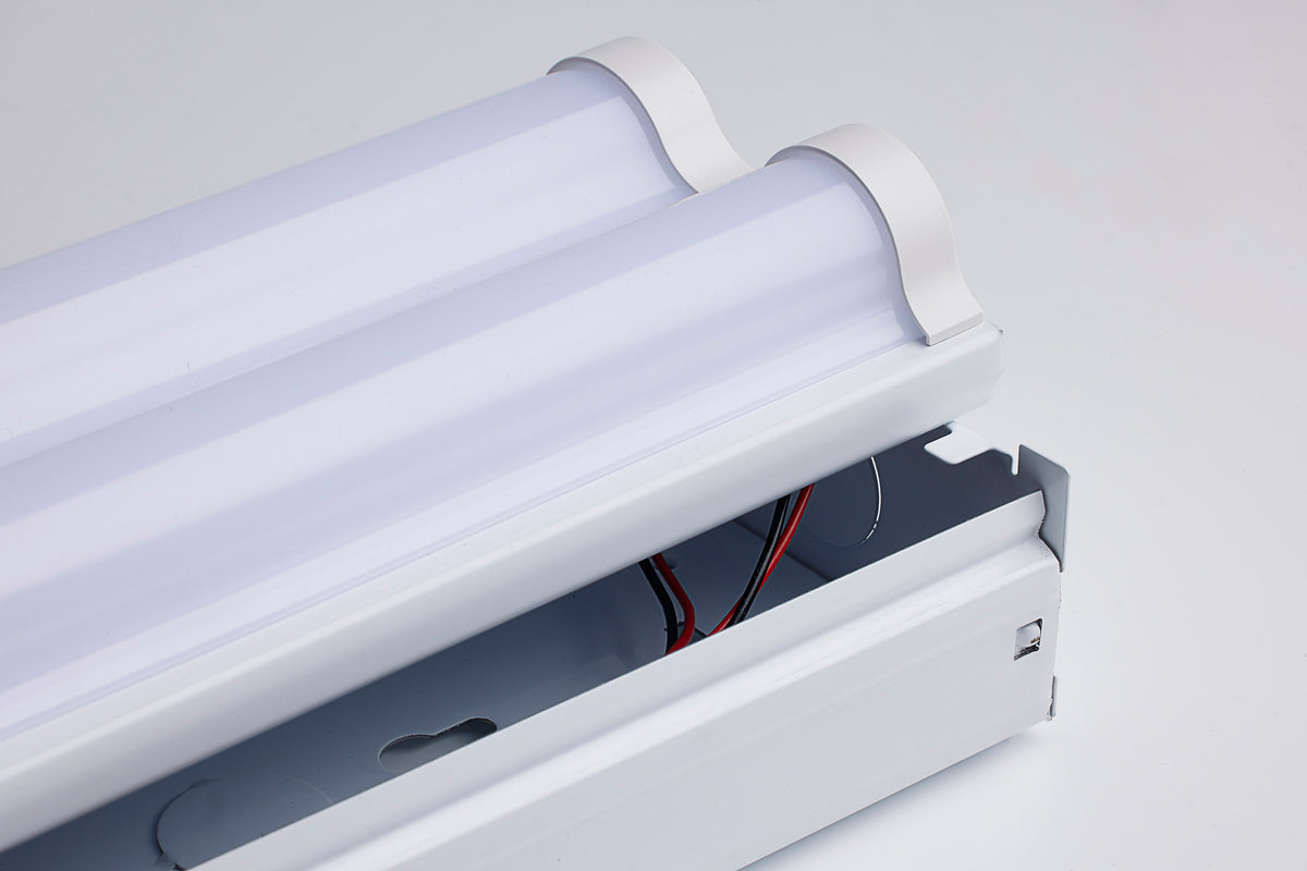 8 Foot - 78 Watt - LED Double Light Strip - 9000 Lumens - 4000K - 120-277 Volt - White Finish