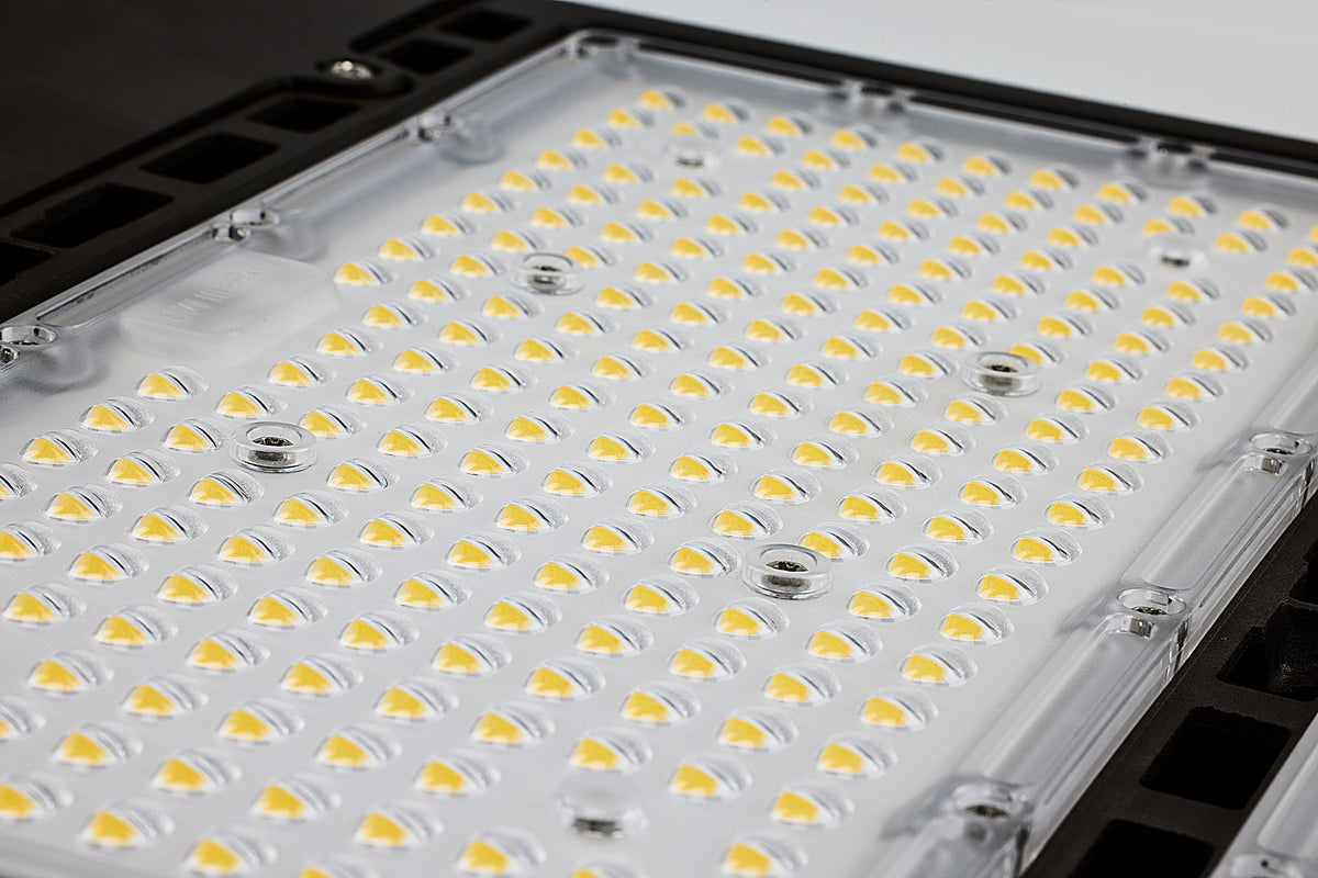 LED Area Light Type III - 200W - Bronze Finish - 4000K - 120-277V