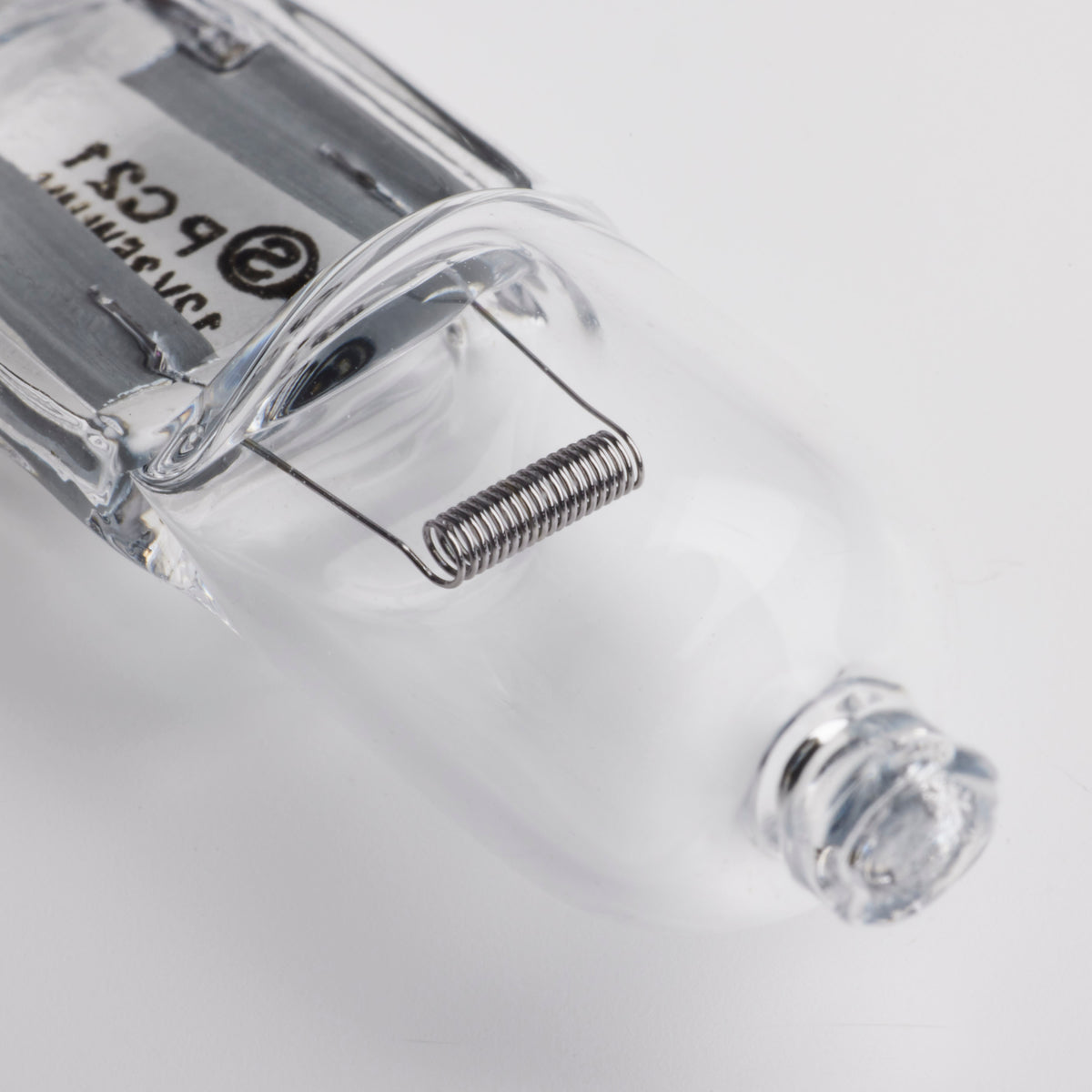 35 Watt - Halogen - T4 - Clear - 2000 Average rated hours - 595 Lumens - Bi Pin GY6.35 base - 12 Volt - Carded