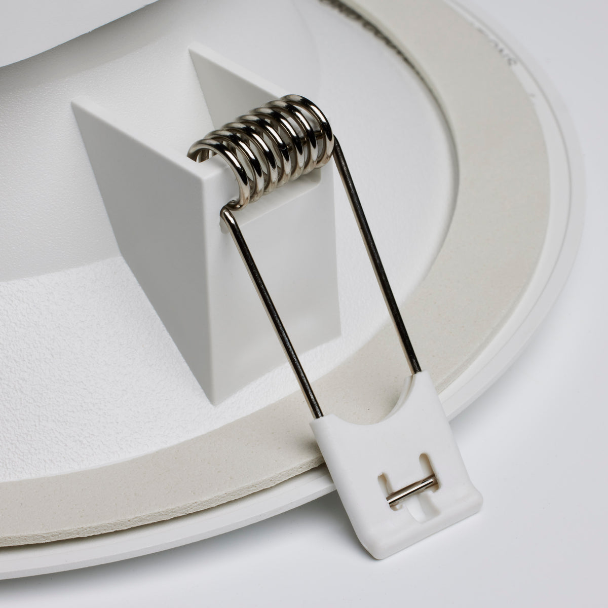 9 watt LED Direct Wire Downlight - 5-6 inch - 3000K - 120 volt - Dimmable